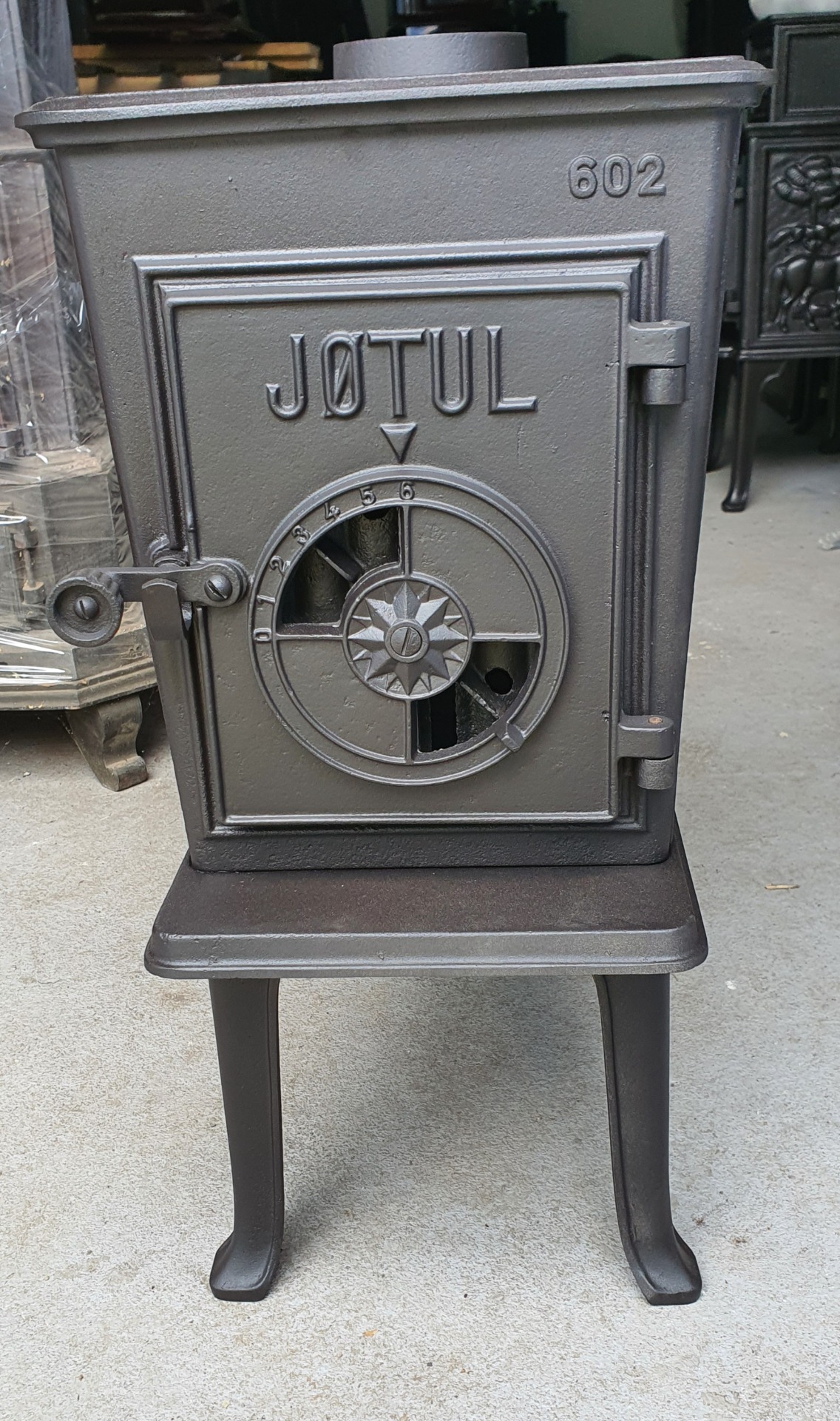 Jotul F 602 N černý lak