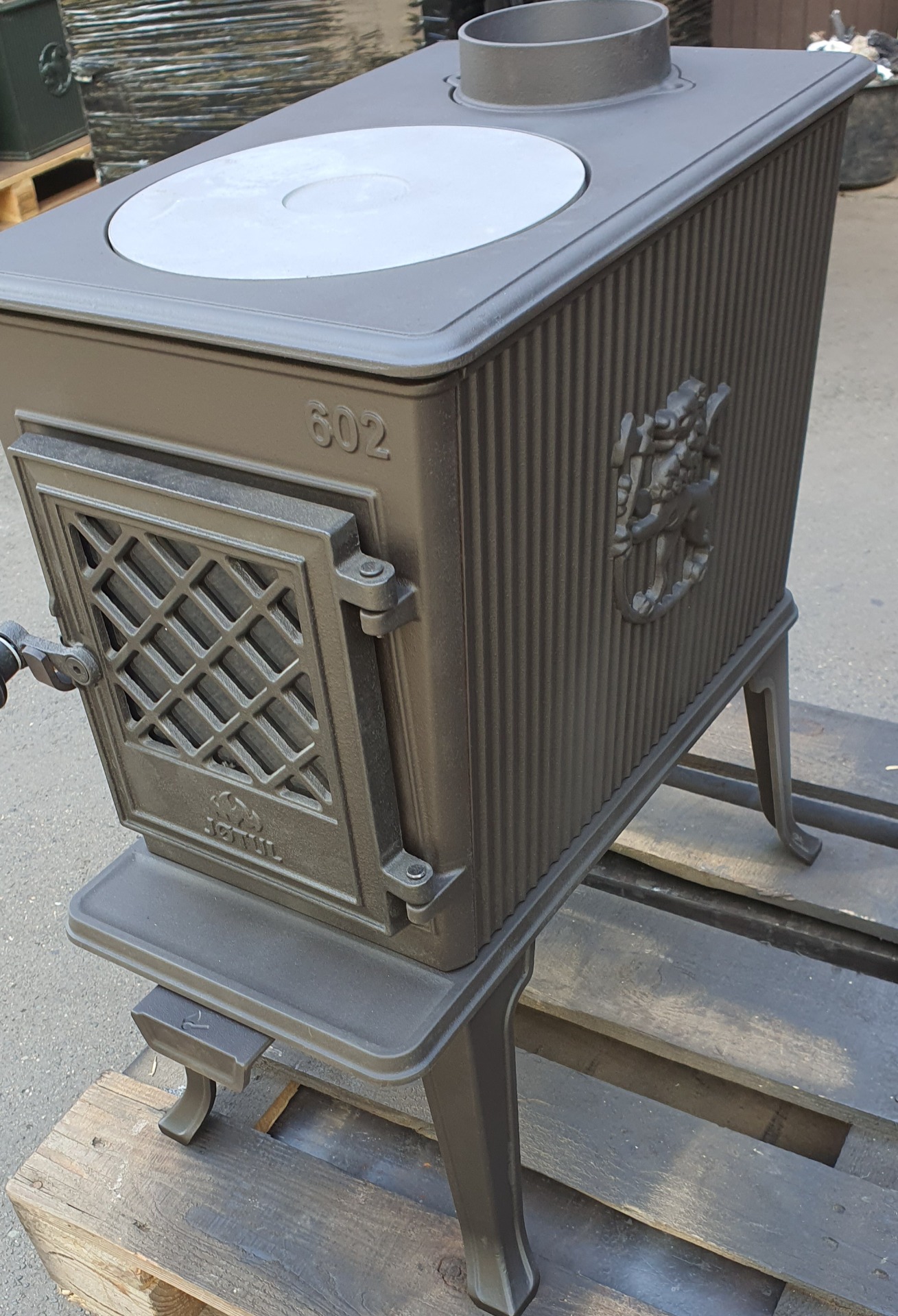 Jotul.F 602 ECO černý lak